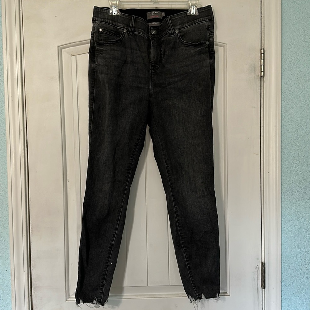 Torrid Super Soft Bombshell Black Was Skinny Jean… - image 1